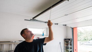 HOW TO DIAGNOSE AND FIX GARAGE DOOR PROBLEMS